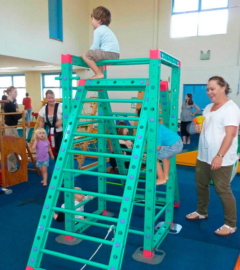 seacliff-kindergym-photo-gallery-boy-climbing-frame